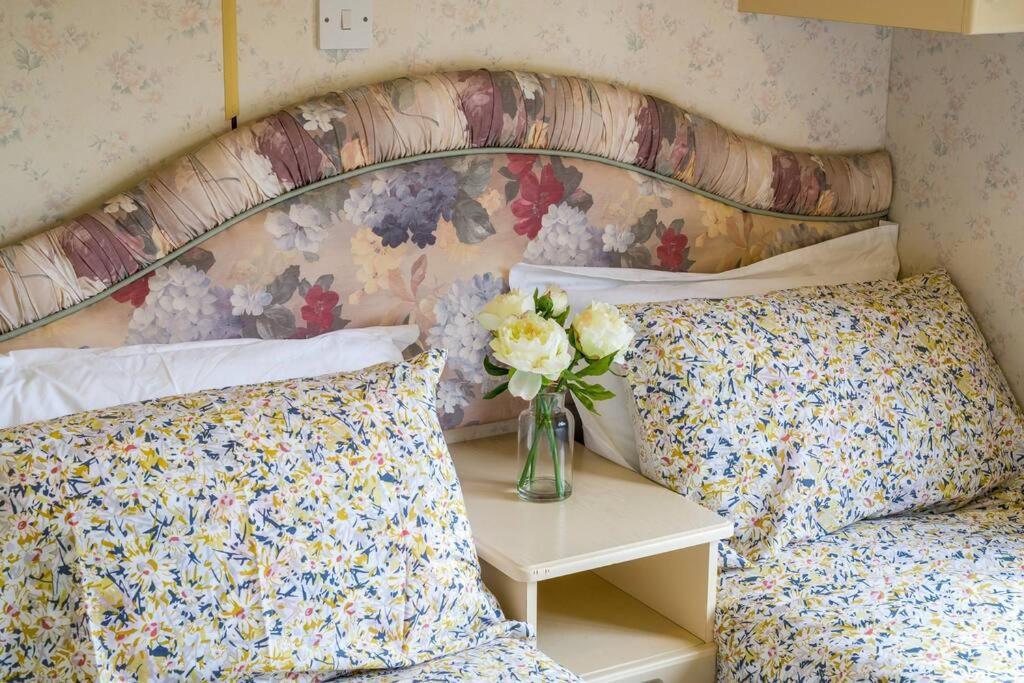 Wind In The Willows: Sleeps 4, Kitchen, Bathroom, Lounge, Wifi Napton on The Hill Екстер'єр фото